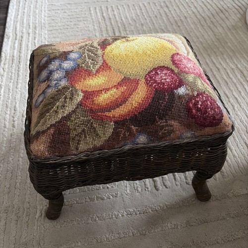 Wicker foot stool cottagecore - foot,